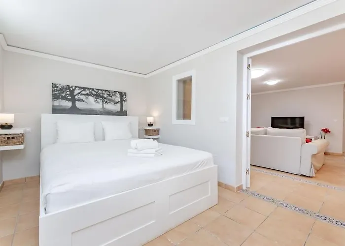 Apartment Perfect On Near Rdr340 Estepona